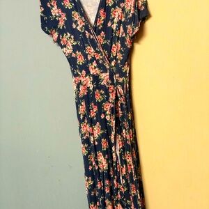 Prettiest wrap around dress!😍